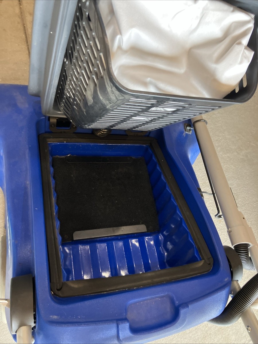 2x Windsor Nuwave Vacuums Very Clean Near Mint. Large Area