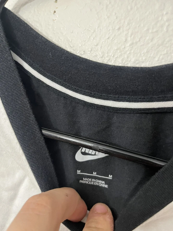 Camiseta sin mangas Nike para mujer blanca señal musculosa mediana Foto 2 de 4