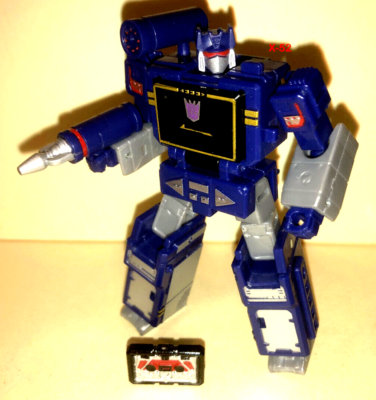 Soundwave Transformers Legacy Decepticon figure w mini cassette