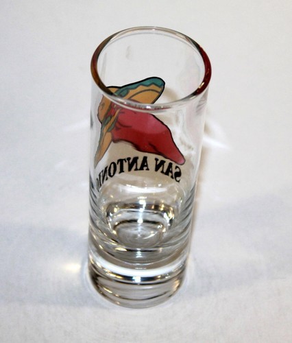 SHOT GLASS SHOOTER SAN ANTONIO TEXAS - Hot Red Pepper Wearing Sombrero Hat - Picture 2 of 3