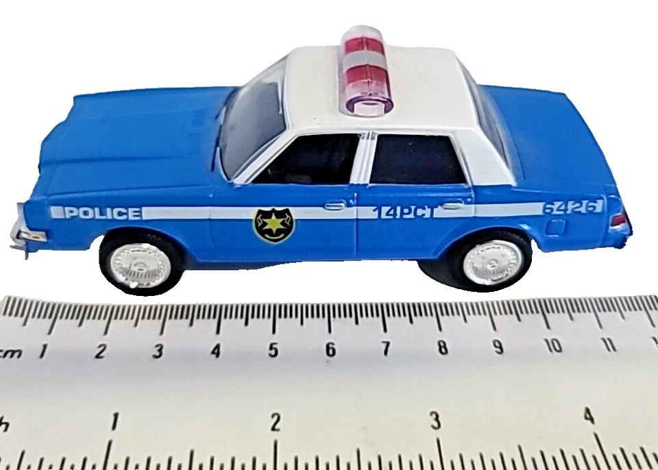 1983 DODGE DIPLOMAT POLICE CAR BLUE 1/43 DIECAST BY MOTORMAX - Image 2 of 4