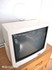 TOSHIBA 156T9B 15" CRT TV In Rare WHITE, + R/C.  RETRO-GAMING DELIGHT!  Super!