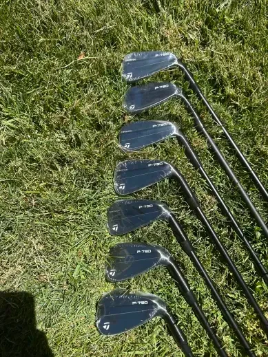 Planchas Taylormade 2024 P790 4-PW cromadas dinámicas doradas 105 g S300 Foto 4 de 4