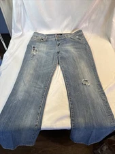 Vigoss Jeans 15 Distressed Blue Embroidered Pockets And Detail