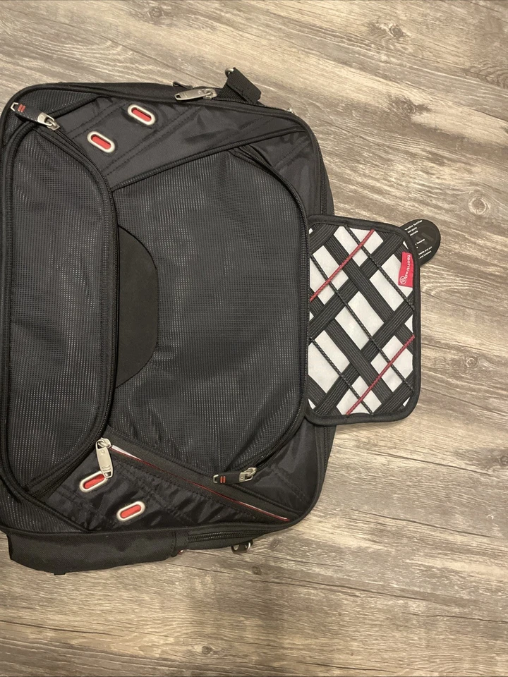 Mochila para computadora portátil Elleven Leeds TSA Check Mate TechTrap logotipo bordado Foto 3 de 3