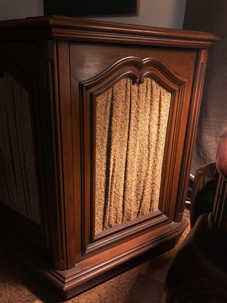 1960's magnavox astro sonic radio/record player caninet