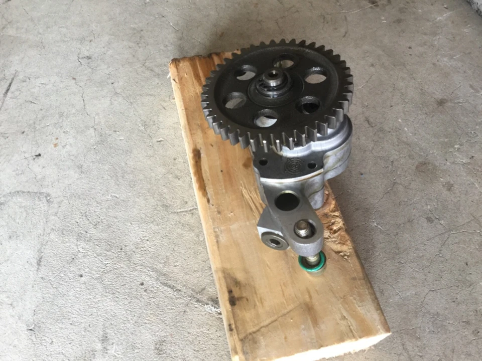 2003 Ducati ST4-S bomba de óleo de motor fabricante de equipamento original, engrenagem e parafusos. - Imagem 2 de 4