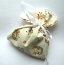 Lavendel Dufts&auml;ckchen NEU handmade BW Spitze Provence Erholung wei&szlig;es Band Igel