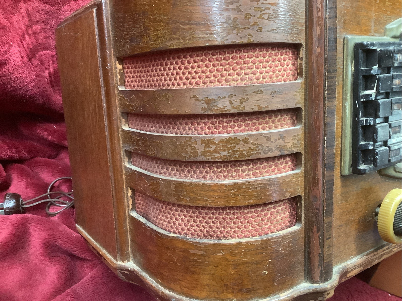 1942 ZENITH RADIO WOOD Model 7S633R Black Dial SW BC Multi Bands Automatic Solid