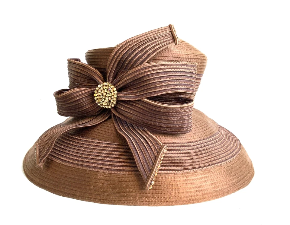 Chapéu derby marrom Shelly McDowell igreja casamento com laço e strass amarelo - Imagem 3 de 4