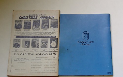 Christmas Cakes (1981) + 250 Breads, Biscuits & Rolls (Culinary Arts) - Picture 2 of 6
