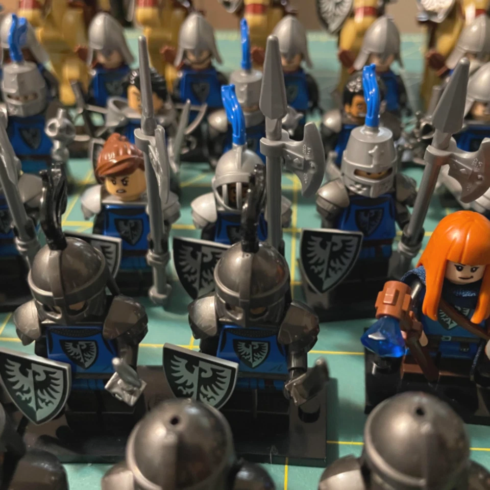 8X LEGO Castle Minifigs Random Pick Lego Knight Minifigure Bulk Lot Lion Knights - Image 2 of 4