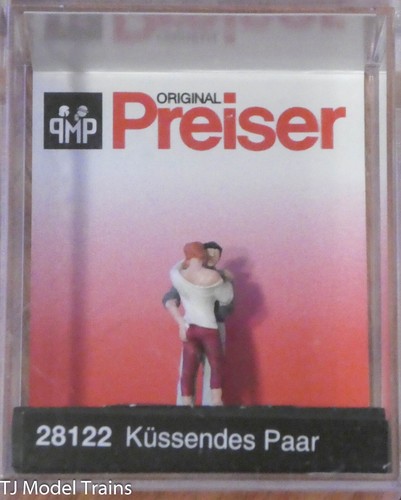 Pareja de besos Preiser HO #28122 | Zustand: New