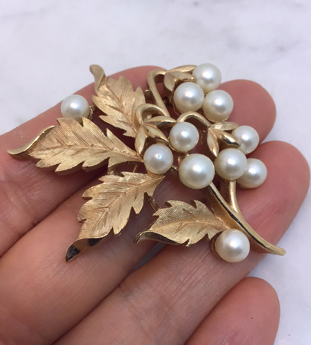 Vintage TRIFARI Crown Gold Tone Pearl Flower Pin Brooch | eBay