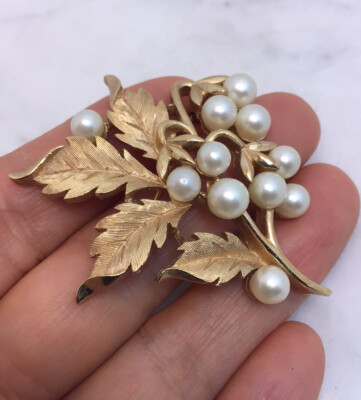 Vintage TRIFARI Crown Gold Tone Pearl Flower Pin Brooch | eBay
