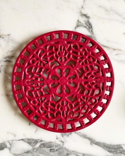 Dessous De Plat En Fonte Rouge – Vintage – Déco Cuisine Ancienne