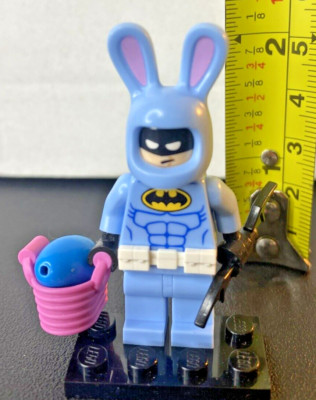 LEGO MINIFIGURE EASTER BUNNY BATMAN 5004939 RARE MOVIE TRU MINIFIG BRICKTOBER