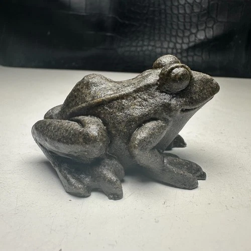 Natural Crystal Mineral Specimen Quartzite. Hand-carved FROG. Statue.GIFT.BO