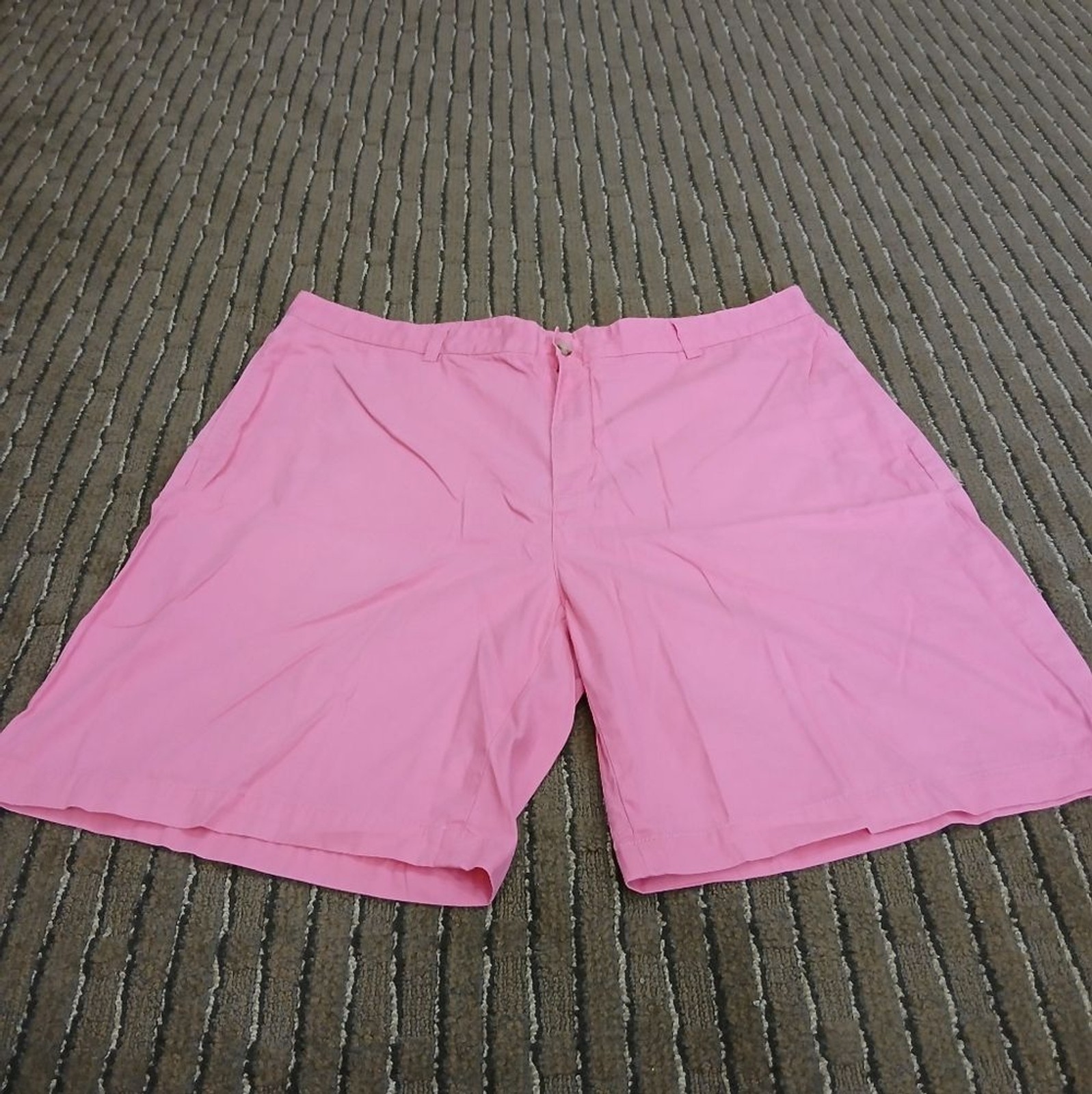 Vineyard Vines Flat Front Pink Club Shorts Men's Size 42 Preppy Beach Outdoors