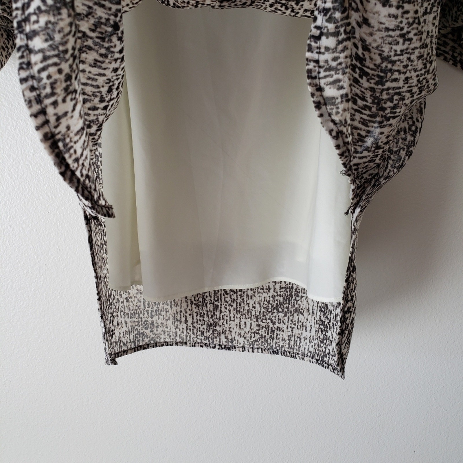 DKNYC Patterned Button Down Blouse with Built-In … - image 6