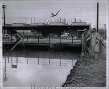 1956 Press Photo Carl Limek & Lawrence in Creek Corner - RRY73471