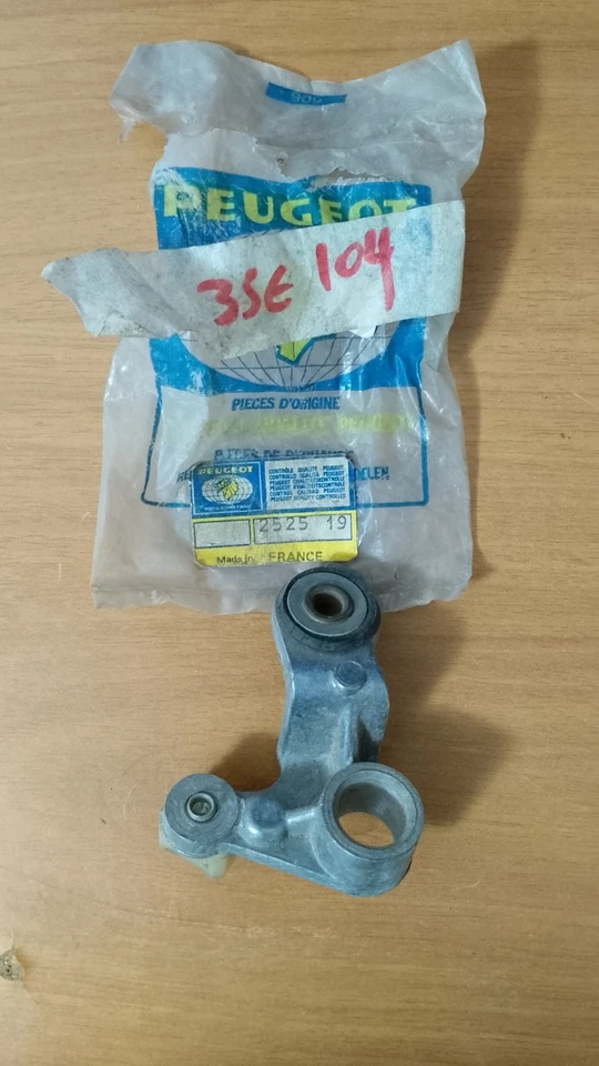 Palanca Jack Peugeot 104 original 2525.19 Foto 2 de 4