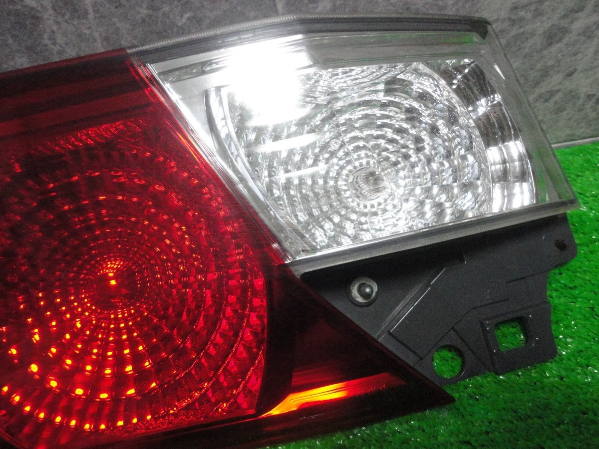 TOYOTA ALPHARD ANH15W Genuine Tail Light Finisher Lamp LH 81590
