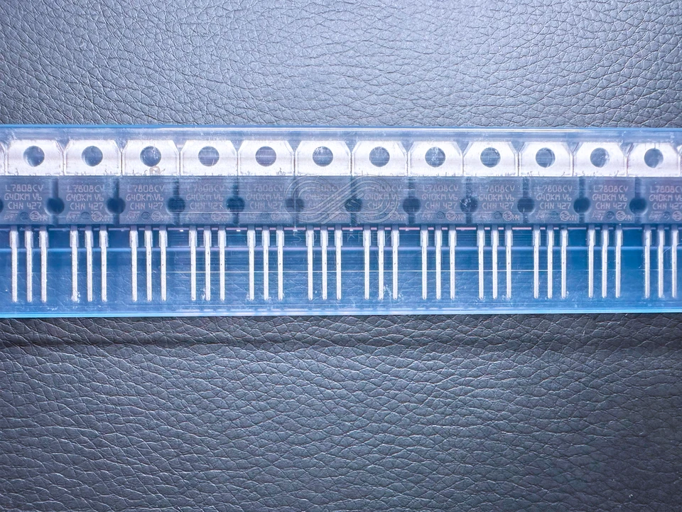 10PCS L7808CV-DG L7808CV L7808 ST 1.5A 8V Linear Voltage Regulator IC TO220 - Image 2 of 4