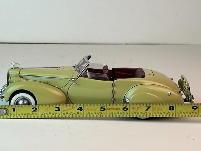 Franklin Mint 1:24 Scale 1940 Packard Darrin Convertible with Box