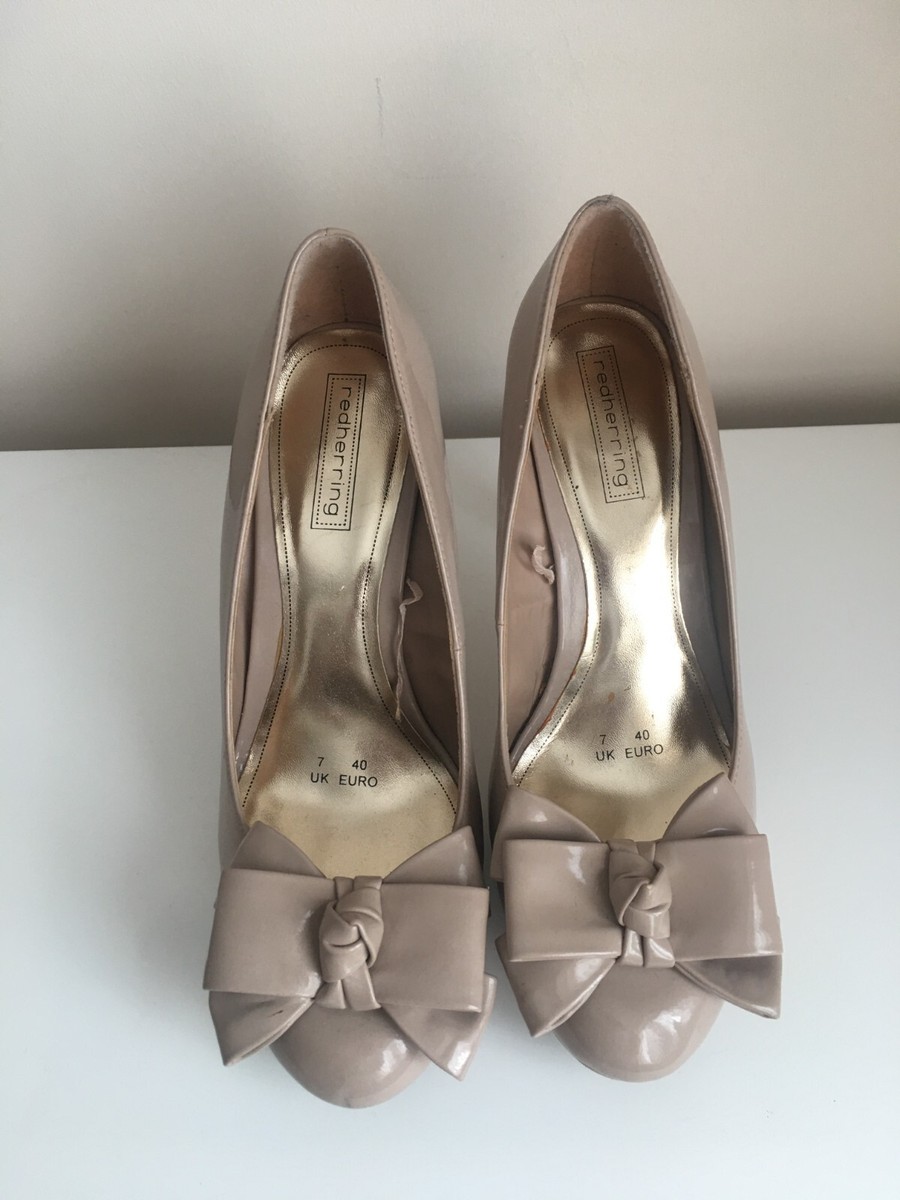 Red Herring Ladies Size 7/40 Nude Beige Patent Shoes Inch