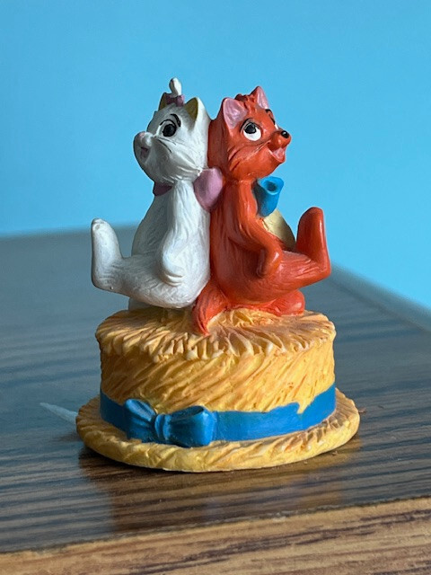 LENOX DISNEY ARISTOCATS MAGIC THIMBLE COLLECTION MARIE TOLOUSE STRAW HAT