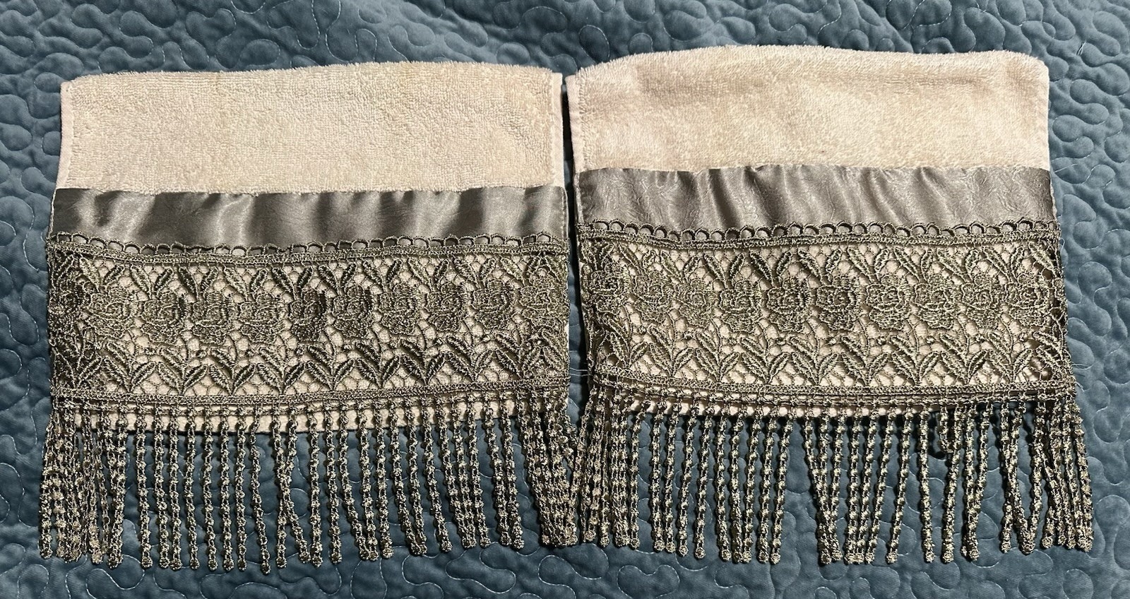 Croscill Decorative Towel Set With Matching Shower Curtain Please Read Discrip