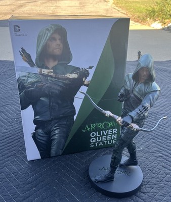 DC Comics Oliver Queen Green w/ Hood Arrow TV Series 13  Statue w/ Original Box