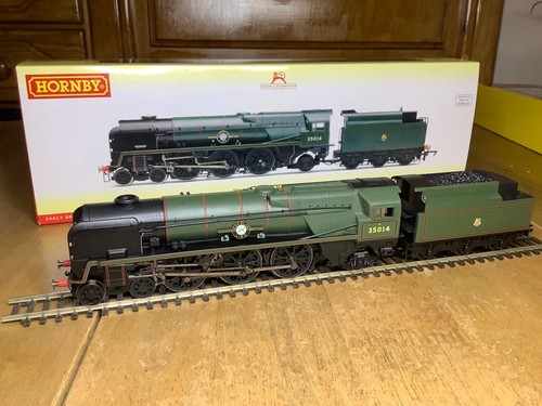 Hornby R3566 BR 4-6-2 umgebaute Handelsmarine Klasse Lok 35014 Nederland Line | Condition: New