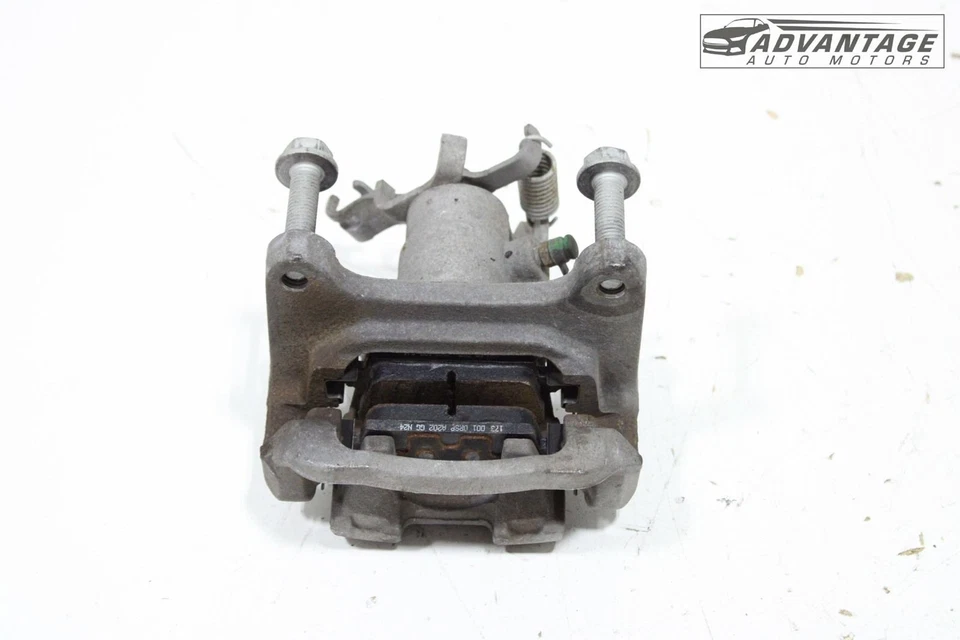 Chevrolet Malibu 2016-2025 tracción delantera trasera derecha ABS disco pinza de freno OEM Foto 3 de 4