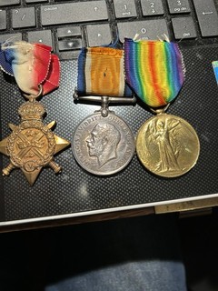 Trío estelar de medallas de la Gran Guerra de 1914 a los propios húsares Oxford de la reina