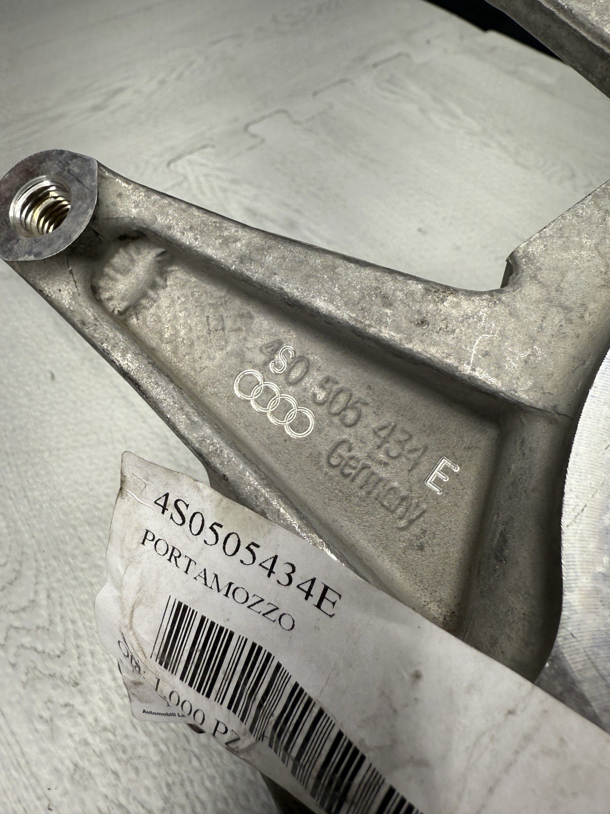 NEW OEM Lamborghini Huracan Audi R8 Right Rear Knuckle Spindle 4S0505434E