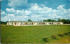 Vintage Postcard Cloverleaf Motel West Quincy, Missouri Highway KG5
