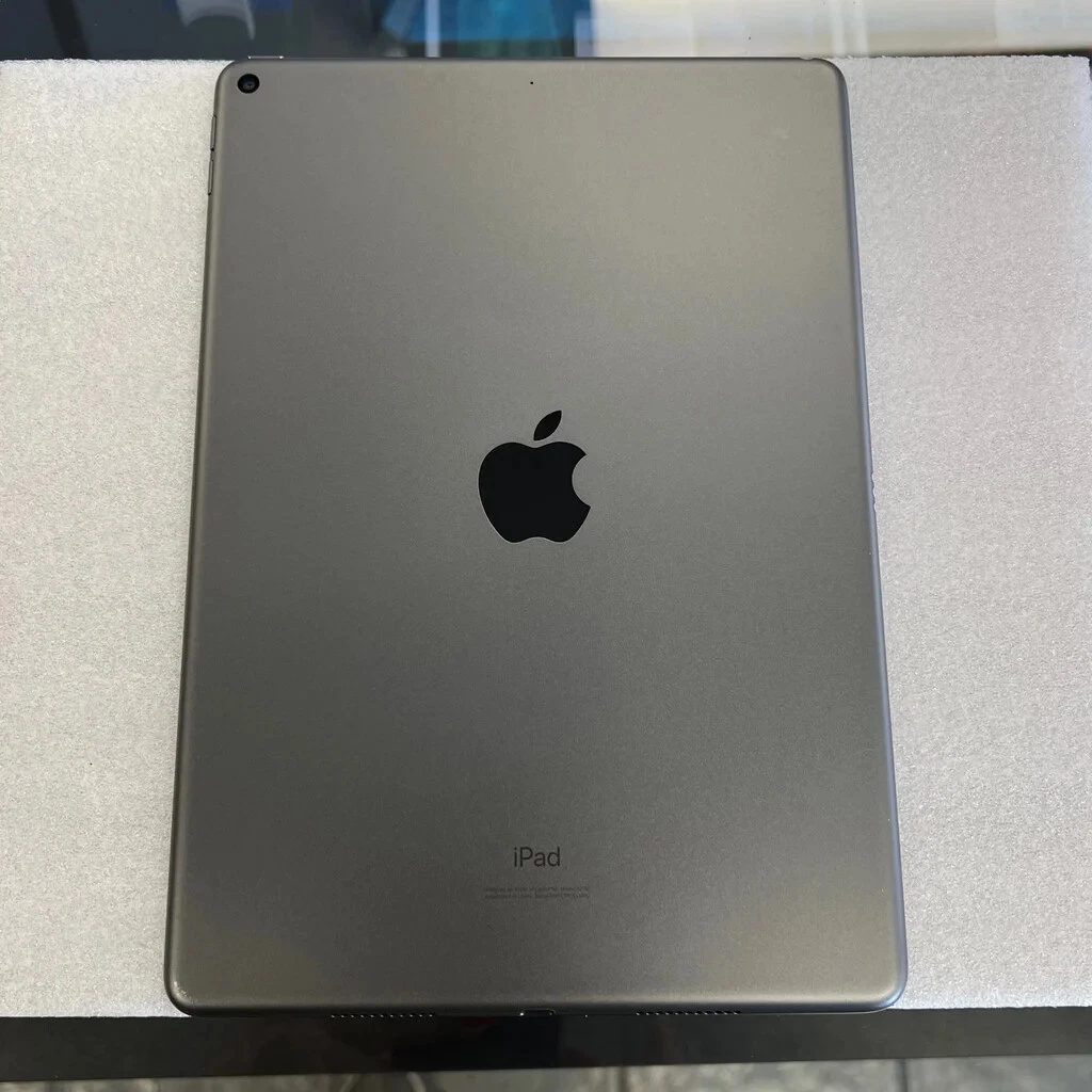 Apple iPad Air 3rd Generation 64 GB in Space Gray