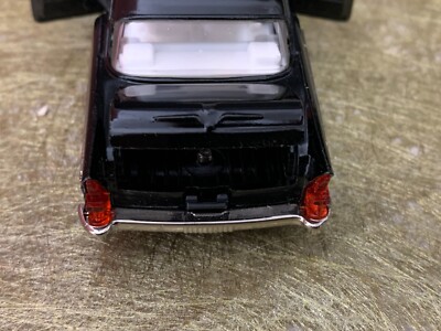 ZIL CHAIKA GA13 – Maquette Voiture 1/43 – Berline Orange – URSS – Neuve