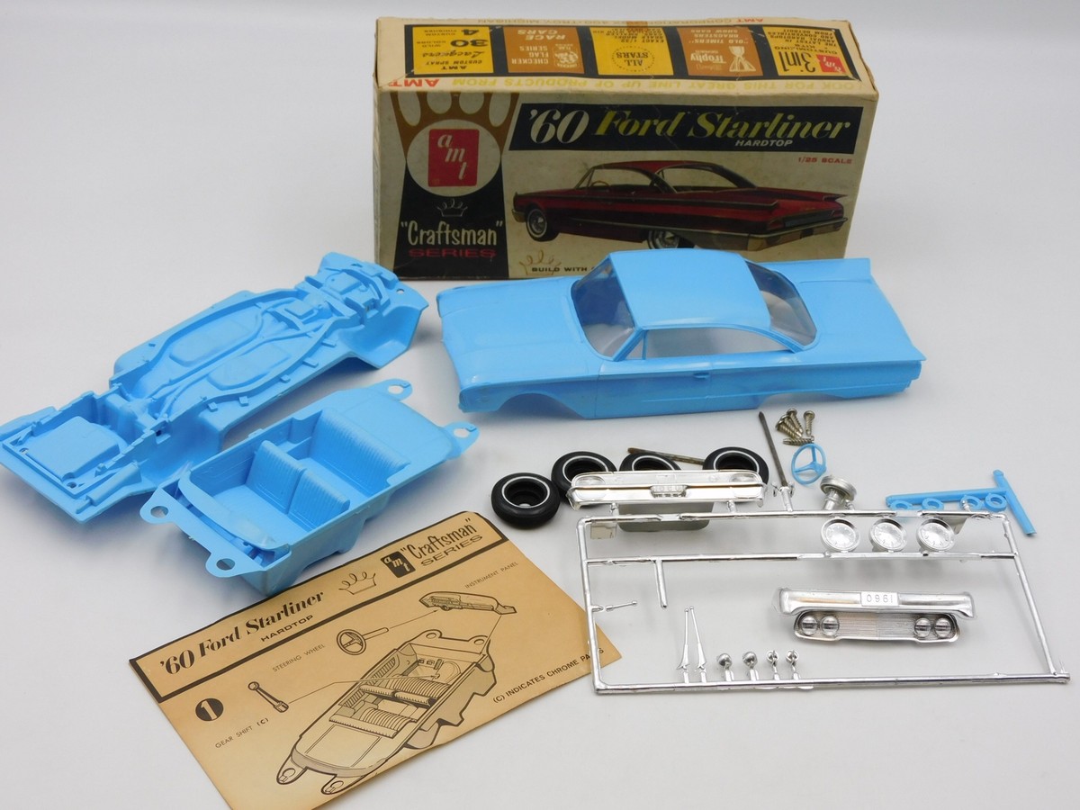 60 Ford Starliner 1:25 スケールモデルキット他3個 60 Ford Starliner 1:25 スケールモデルキット他3個