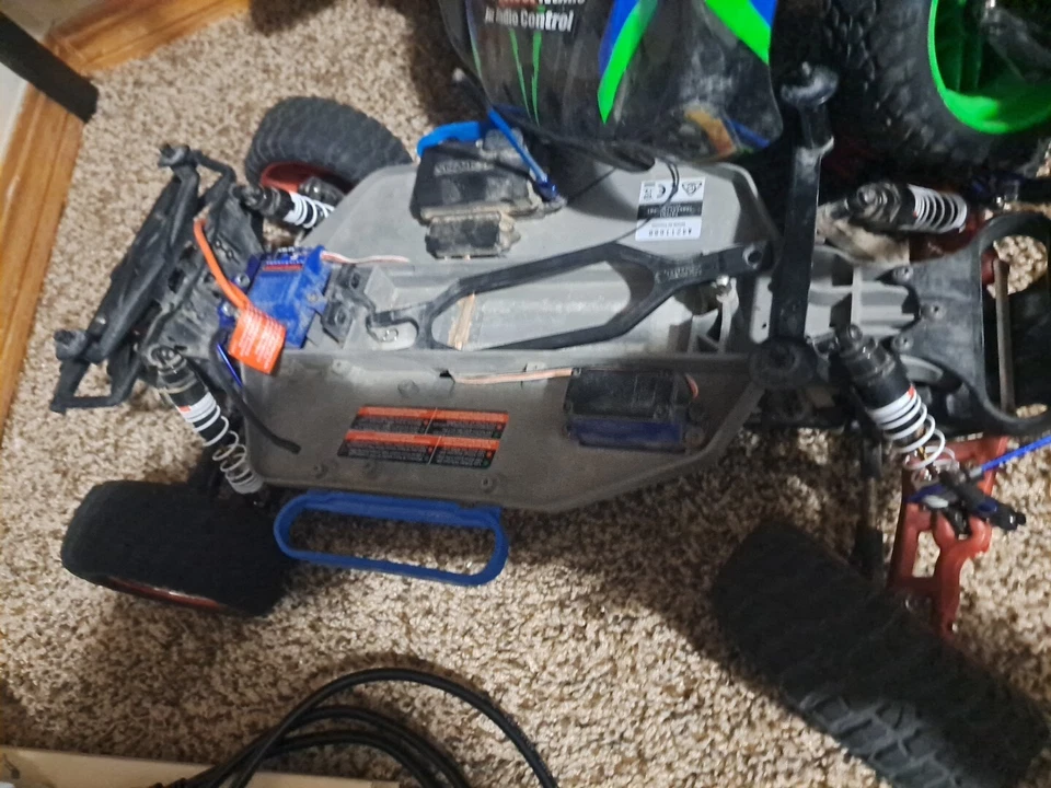 2RcRemoteCarsTraxxasRedoneHadBrokenEscGreenOnePerfectlyFineRemotincludedbaterryt - Image 4 of 4