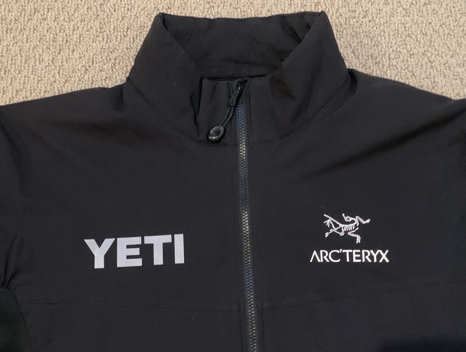 ARC'TERYX Rara giacca ARCTERYX x YETI collaborazione Atom LT nera taglia S ECCELLENTE!