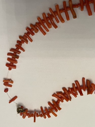 EDWARDIAN or ART DECO SALMON RED GRADUATED BRANCH TWIG CORAL NECKLACE WEIGHT 29g - Picture 4 of 10
