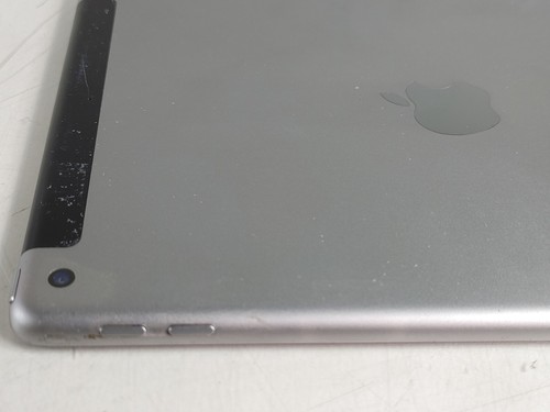 Apple iPad 5th Gen A1823 32 GB iOS 16.7.11 Space Gray ( Wi-Fi + 4G ) Unlocked - Picture 5 of 8