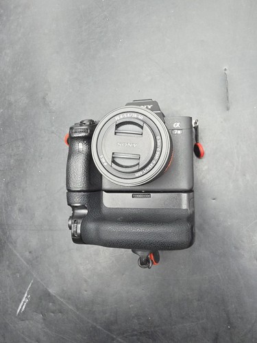 Kit fotocamera mirrorless Sony Alpha a7 III 24,2MP con obiettivo Sony FE 28-60mm F/4.5-5.6