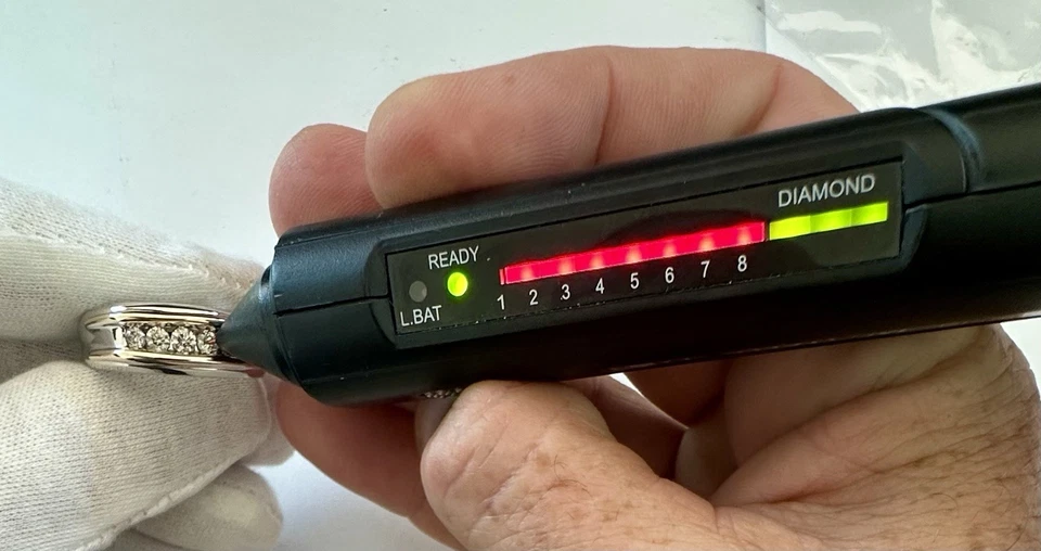 1/2CT MENS NATURAL DIAMOND WEDDING BAND RING 14K WHITE & YELLOW GOLD - 10 Grams - Image 4 of 4