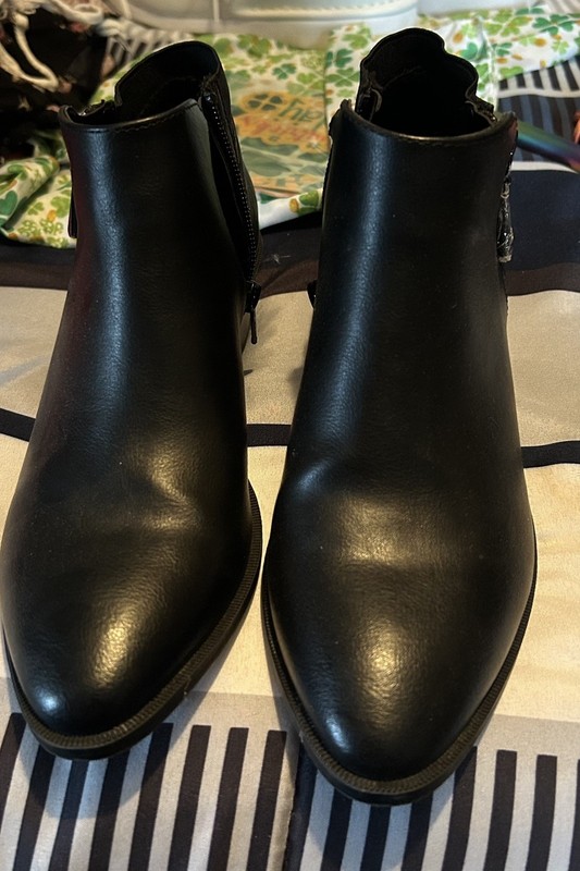 Simply Vera Wang Women's Ankle Boots size 6.5