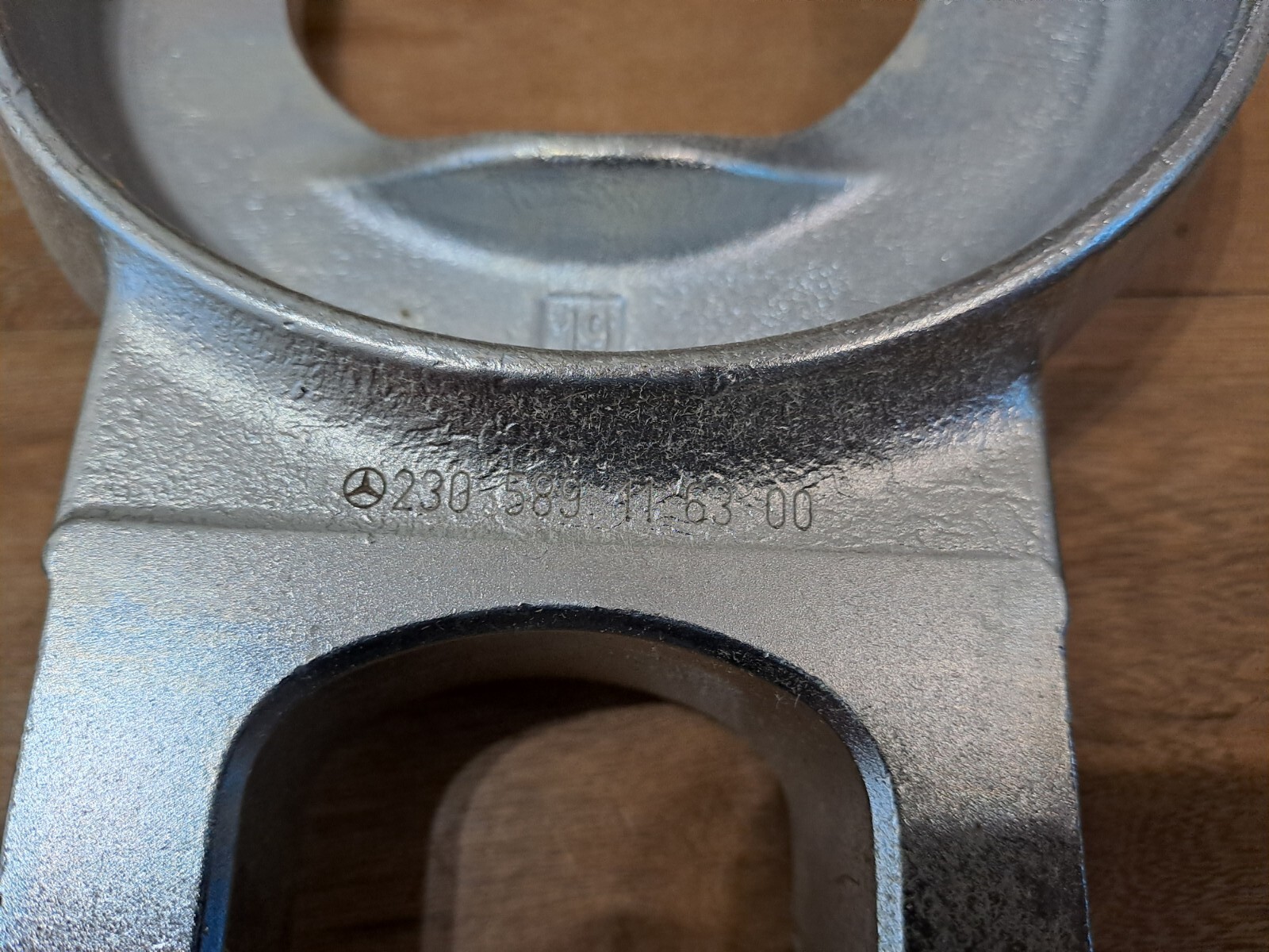 Genuine Mercedes W230589116300 Clamping Plate for Coil Spring  