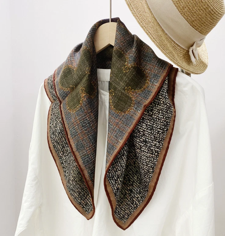 Bufanda envolvente 70 % cachemir 30 % seda negra estampado de caballo chal estampado de doble cara 27"" Foto 3 de 4